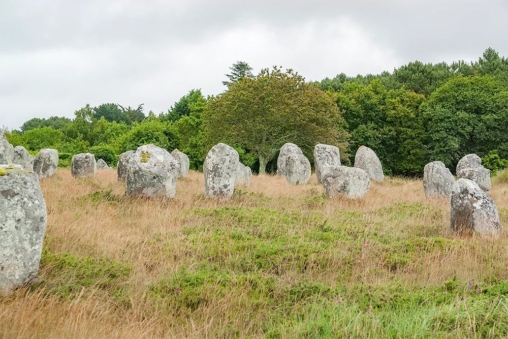 Visiter la Bretagne Menhirs de carnac Morbihan Domaine de Guerlédan